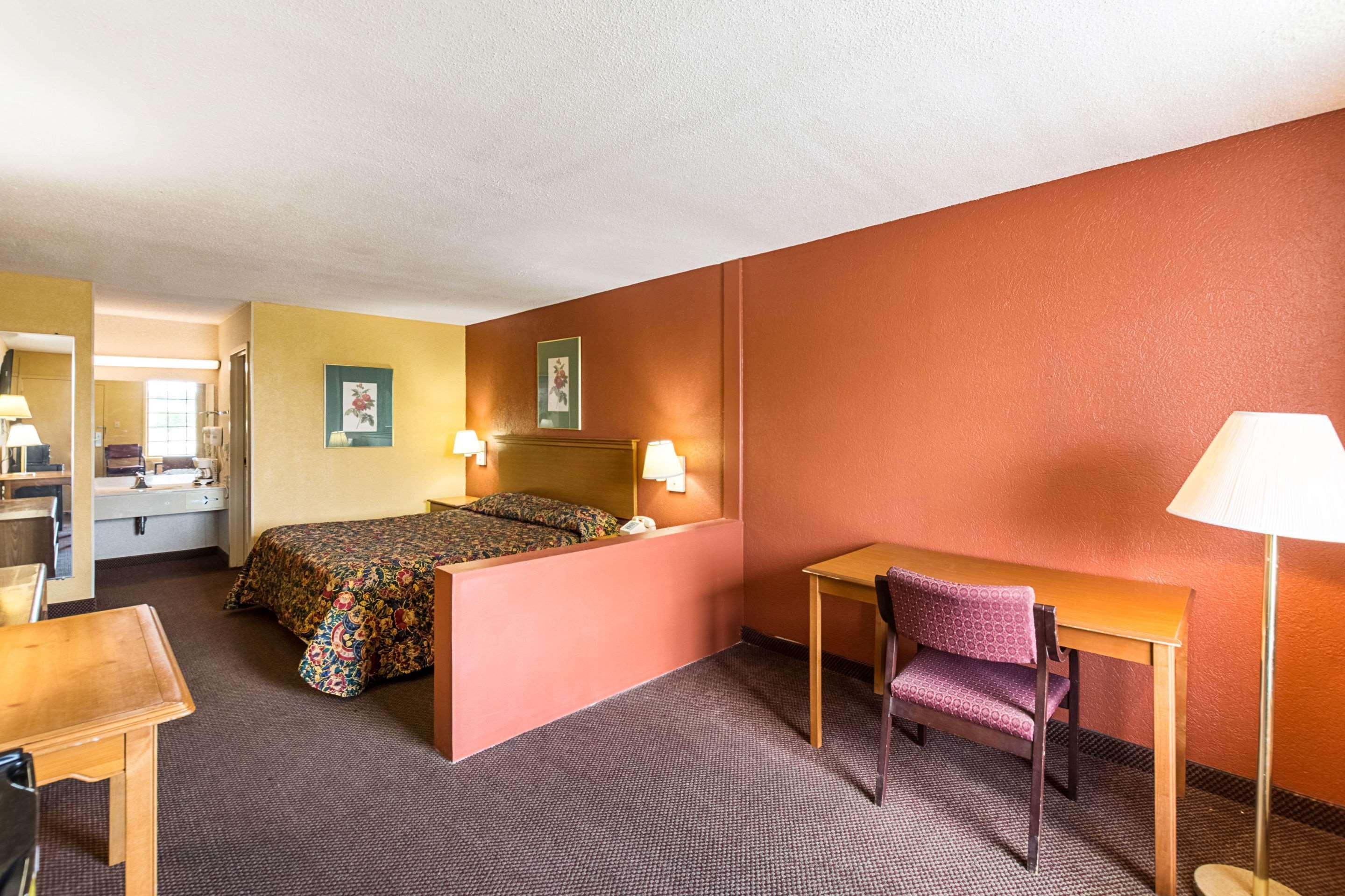 Rodeway Inn & Suites Orangeburg Exterior foto