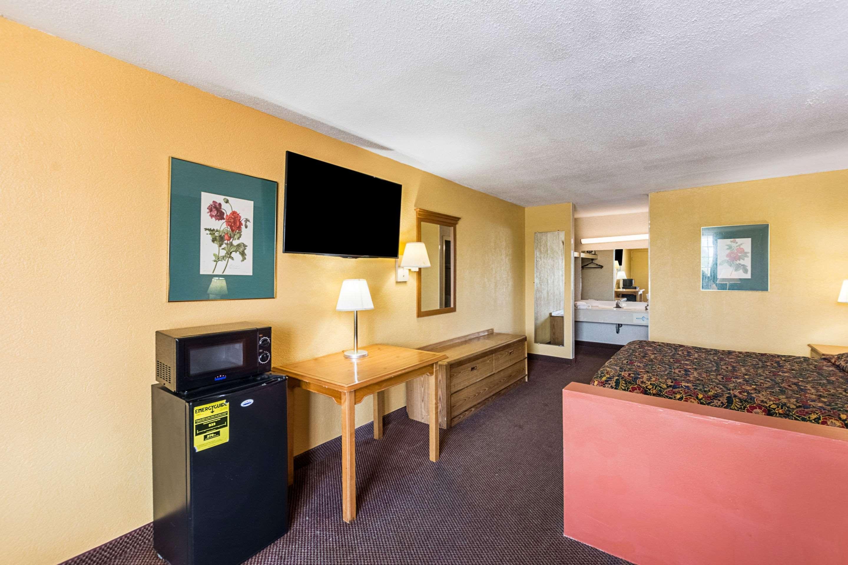 Rodeway Inn & Suites Orangeburg Exterior foto